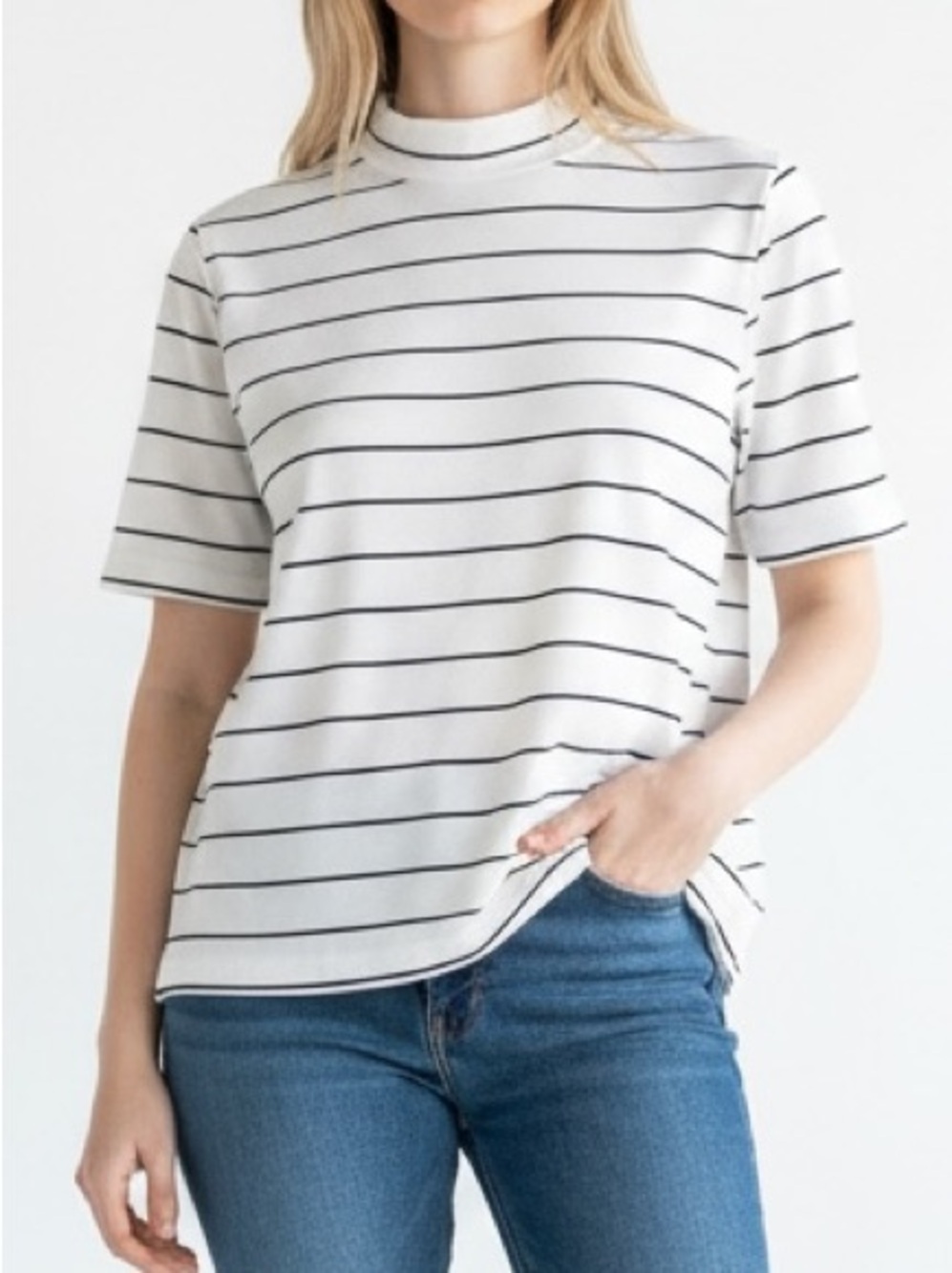 Banana Republic White Black Striped Short-Sleeve Mock Neck Tee size M- S-165